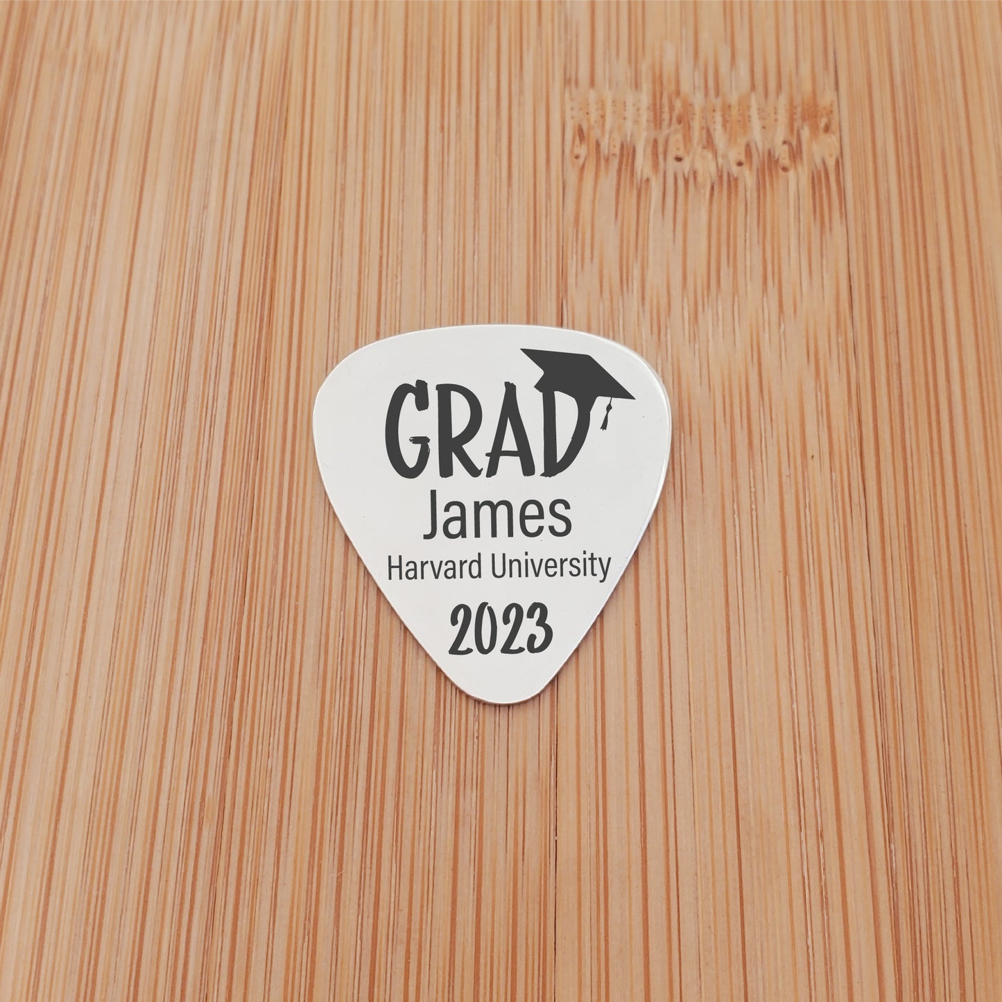 GRAD GUITAR PICK